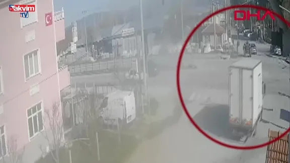 Burdur'da feci kaza: Kamyonetle çarpışan motosiklet sürücüsü Goncagül Kara hayatını kaybetti