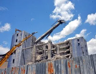 'Dünyanın en saçma binası'nın yüzde 70'i yıkıldı! 270 ton hurda geri dönüşüme gönderildi