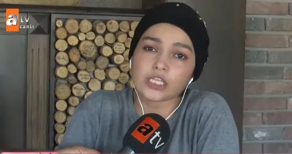 esra-erolda-duygusal-anlar-aylar-sonra-kizina-kavustu-heyecandan-yere-yigildi-bayginlik-geciren-anne-yurek-dagladi-1630429029327.jpg Esra Erol’da duygusal anlar! Aylar sonra kızına kavuştu heyecandan yere yığıldı baygınlık geçiren anne yürek dağladı-2