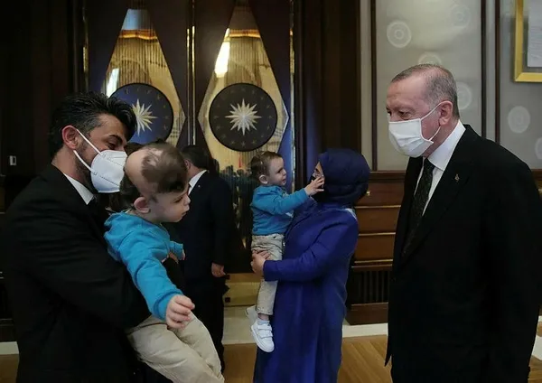 Türkiye her derde derman! Siyam ikizleri Derman ve Yiğit Külliye’de ağırlandı-2