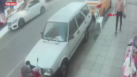 Mersin'de sokakta çıplak dolaşan Rus gözaltına alındı