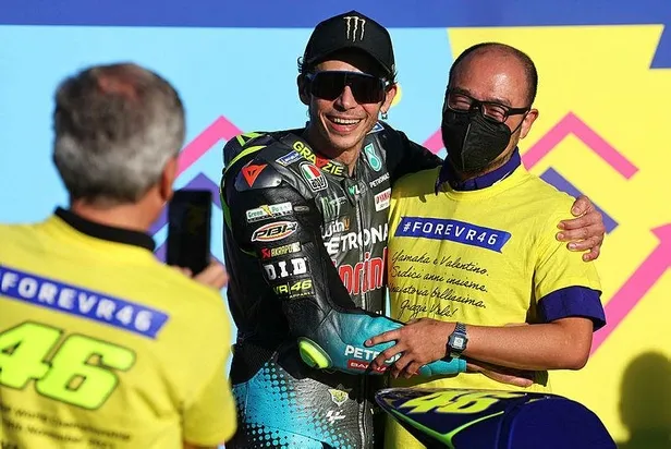 MotoGP'de bir devir kapandı: Efsane isim Valentino Rossi pistlere veda etti-3