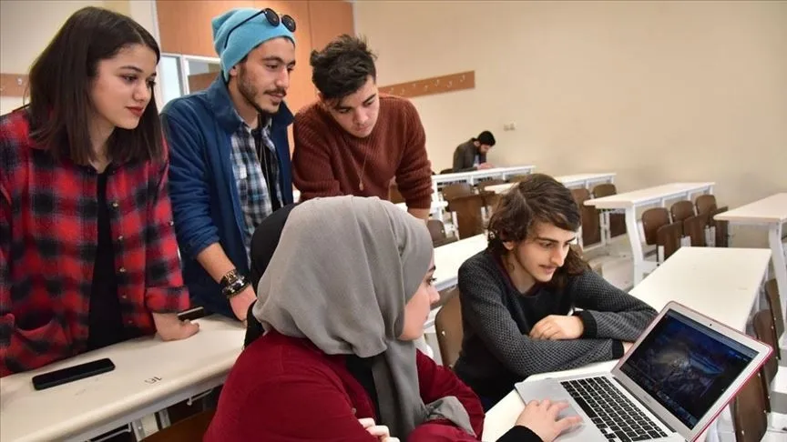 enstitu-sosyalden-yuksekogretimde-reform-cagrisi-1781827592008.jpeg Üniversitelerde 4 yıllık eğitim süresi değişiyor mu? Enstitü Sosyal'den yükseköğretim raporu-2