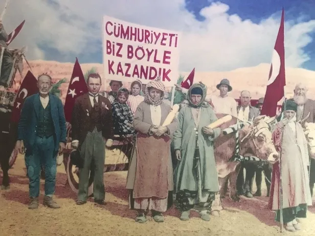 toggun-gemlik-kampusunun-acilisi-tarihi-karsilastirma-o-iki-fotografin-sirri-1667206689580.jpeg Togg'un Gemlik Kampüsü'nün açılışında tarihi karşılaştırma! O iki fotoğrafın sırrı-2