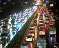 İstanbullunun trafik çilesi! %85 yoğunluk