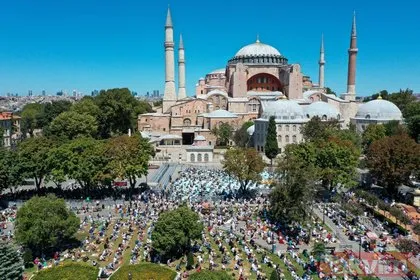 Son dakika: Ayasofya-i Kebir Cami-i Şerifi’ndeki cuma namazına yoğun katılım