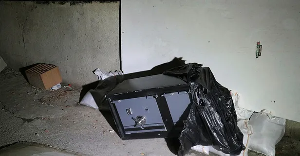 İzmir'de sokak ortasında çelik kasa bulundu!