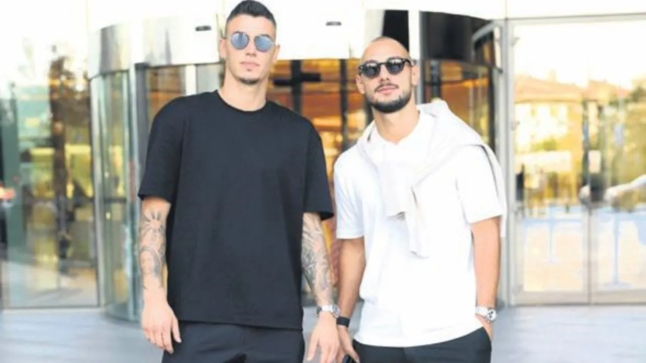Eyüpspor’un genç ve başarılı kalecisi Berke Özer, Ahmed Kutucu ile alışverişte