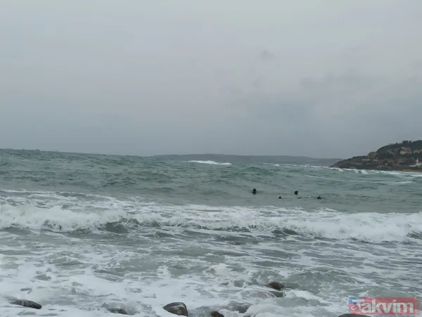 Sarıyer'de acı dolu bekleyiş... Denizde kaybolan çocuğu arama çalışmaları sürüyor - 14