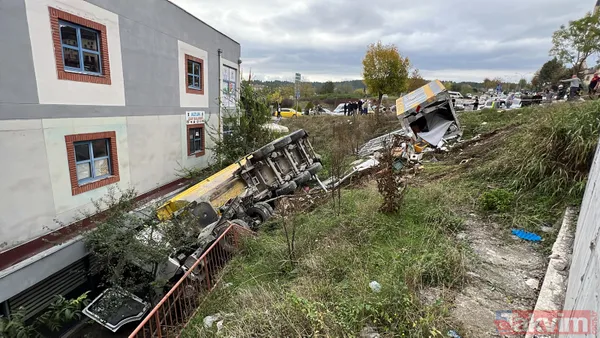 Faciaya ramak kala! Freni boşalan kamyon, taksi durağına daldı - 6