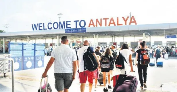 Antalya’da çifte rekor: 1 günde 1.186 uçuş 217 bin yolcu