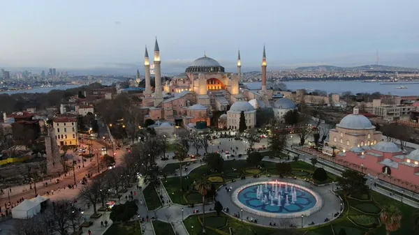 sultanahmet-meydaninda-ilk-iftar-heyecani-1679604216026.jpg