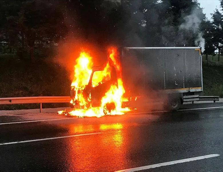 Korku dolu anlar! Alev alev yandı...