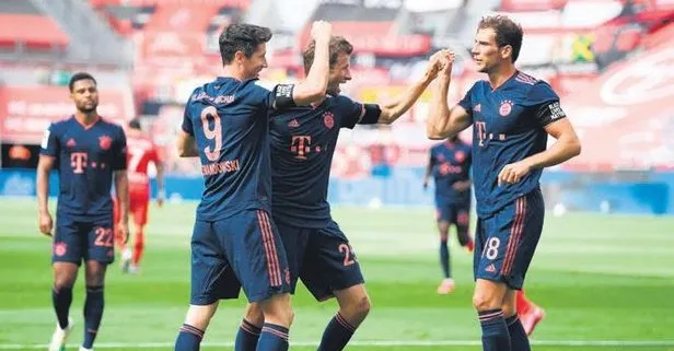 Thomas Müller kariyerinde ilk kez sarı kart cezalısı oldu!