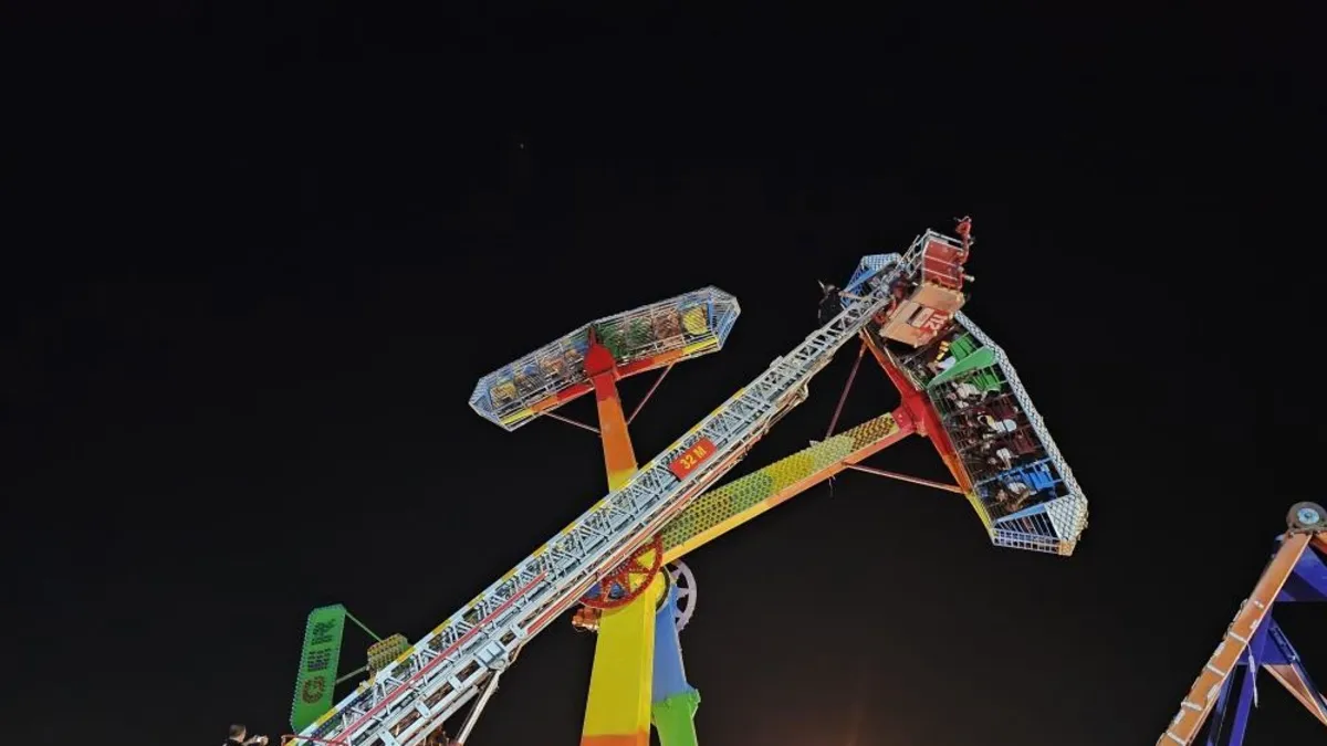 Lunaparkta korku dolu anlar: Havada asılı kaldılar! Vatandaşlar fenalık geçirdi