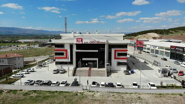 tam-kapanmada-3-kat-artti-vatandaslar-112yi-ariyor-1620987191858.jpg Tam kapanmada 3 kat arttı! Vatandaşlar 112'yi arıyor-5