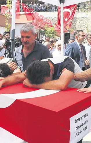 Diyarbakır Kulp şehitlerine son görev! “Kahrolsun PKK” sloganlarıyla uğurlandılar...