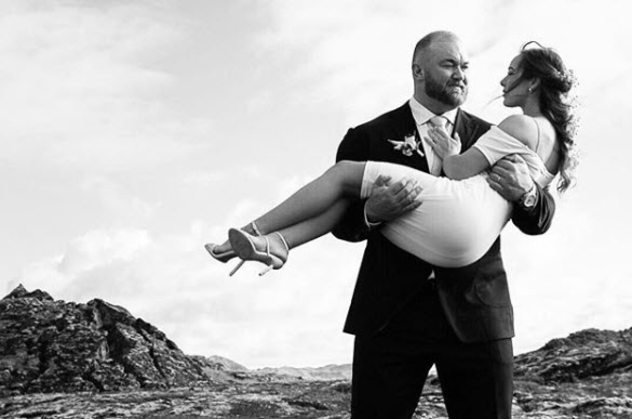 Game of Thrones'ın yıldızı Hafthor Julius Bjornsson ile Kelsey Henson evlendi