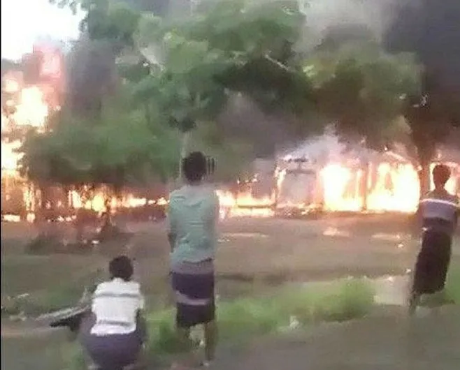 Arakan’da cesetleri yakarak yok ediyorlar