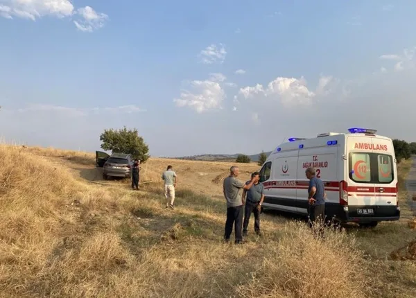 manisada-agaca-carpan-otomobilin-icinde-hayrete-dusuren-goruntu-bilekleri-ve-boynu-kesilmis-erkek-cesedi-bulun-1692306050689.jpeg Manisa'da ağaca çarpan otomobilin içinde hayrete düşüren görüntü! Bilekleri ve boynu kesilmiş erkek cesedi bulundu-6