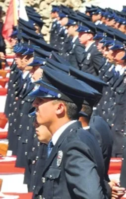 Emniyette yüzlerce kişi göreve iade edildi