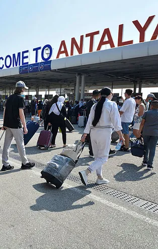 4 günde geçen yılı solladı! Antalya'ya Rus turist akını