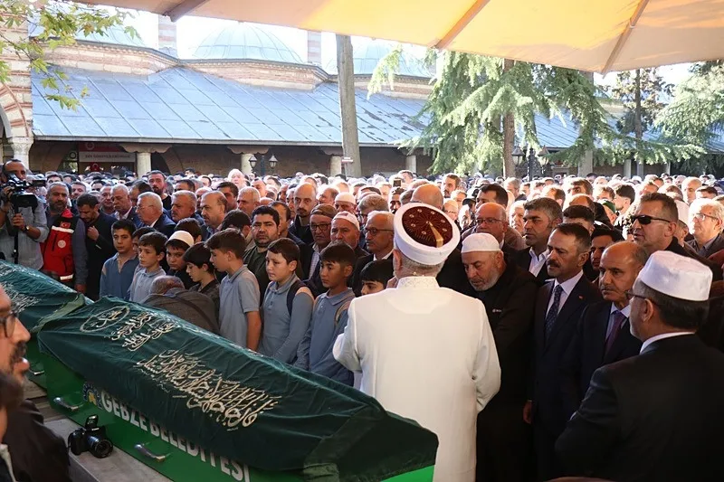 Gebze'de çöken binada hayatını kaybeden Bilir ailesi son yolculuklarına uğurlandı!-4