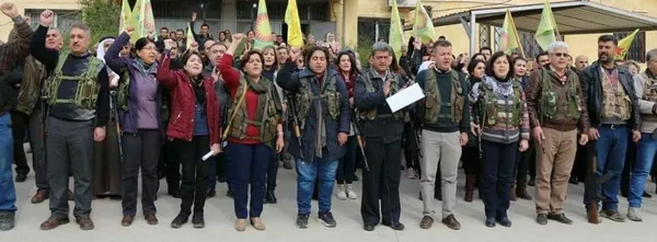 Afrin'deki sivil görünümlü kadın teröristler-4