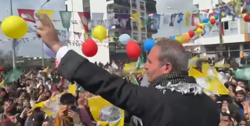 chpnin-ittifak-ortagi-demden-apo-bogurtuleri-dem-partliler-bebek-katiline-selam-cakti-ak-parti-ve-mhpye-oy-ver-1710948326812.jpeg CHP'nin ittifak ortağı DEM'den 'APO' böğürtüleri! DEM Partliler bebek katiline selam çaktı, AK Parti ve MHP'ye oy vermeyin çağrısı yaptı-6