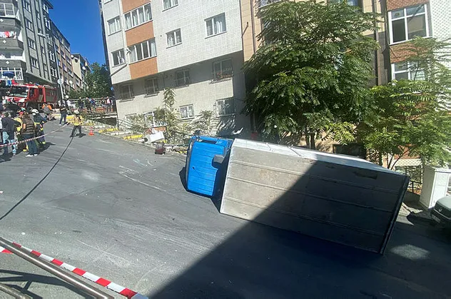 Şişli'de dehşet anları! Facia ucuz atlatıldı: Freni boşaldı yokuş aşağı kaydı