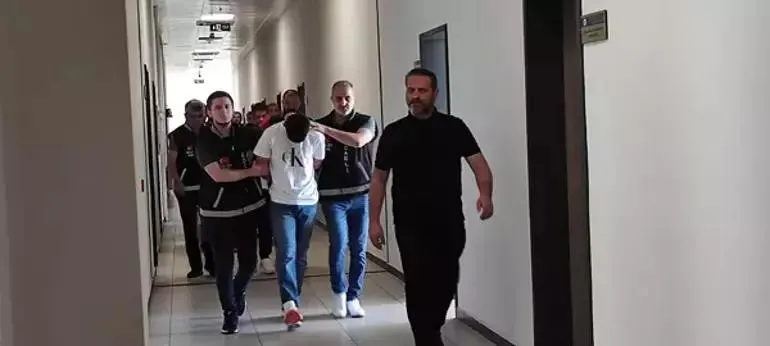 mudur-yardimcisi-mahir-cogac-cinayetinde-yeni-gelisme-8-kisi-tutuklandi-1719841918368.jpeg Müdür yardımcısı Mahir Çoğaç cinayetinde yeni gelişme: 8 kişi tutuklandı! Ayrıntılar ortaya çıktı-5