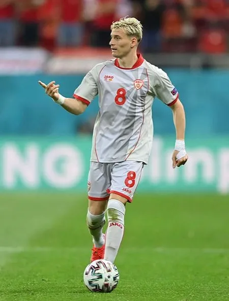 bu-nasil-sol-bek-fenerin-yeni-transferi-alioski-forvet-bile-oynamis-1659432389147.jpg Bu nasıl sol bek? Fener'in yeni transferi Alioski forvet bile oynamış-5