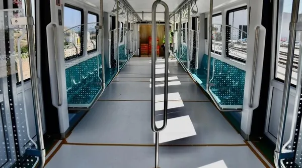 1500-yolcu-alacak-ilk-yerli-ve-milli-surucusuz-metro-araci-gebze-darica-hattinda-raylara-indirildi-1695570927550.jpeg