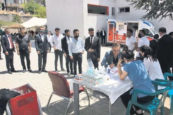 Normalleşme sonrası düğünler başladı: Hakkari'deki Sılehi aşiretinde ise hem aşı hem de takı rekoru kırıldı-1