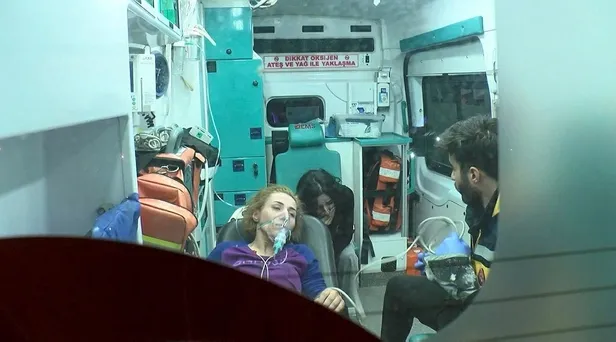 Esenyurt'ta gece yarısı yangı paniği! Mahsur kalanlardan 12 kişi kurtarıldı: 3 kişi hastaneye kaldırıldı-5