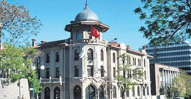 Yunus Emre Vakfı’nın eski başkanı Şeref Ateş hakkında yakalama kararı çıkartıldı