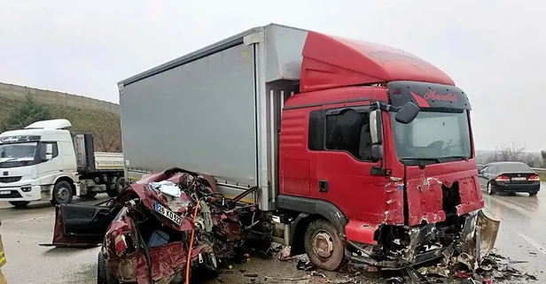 Bursa'da katliam gibi kaza: Kamyona çarpan otomobildeki 5 kişi öldü