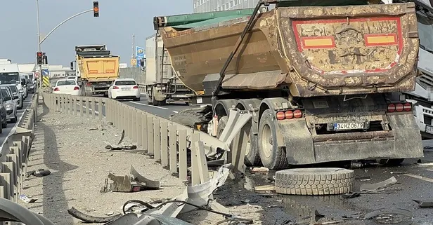 İstanbul'da feci kaza: İki kamyon kafa kafaya çarpıştı