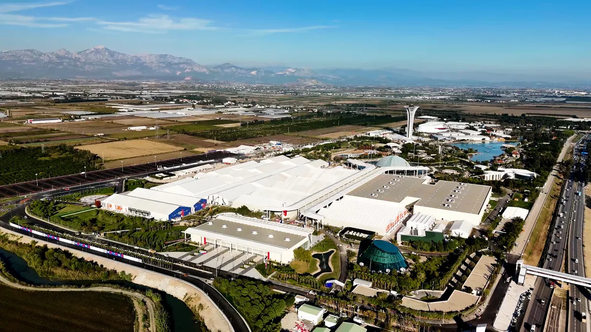 antalyada-iklim-icin-sanat-zamani-cop31-alani-turkiyenin-en-buyuk-acik-hava-sanat-sahnesi-oluyor-1793441881252.jpg Antalya’da iklim için sanat zamanı! COP31 alanı Türkiye’nin en büyük açık hava sanat sahnesi oluyor-4