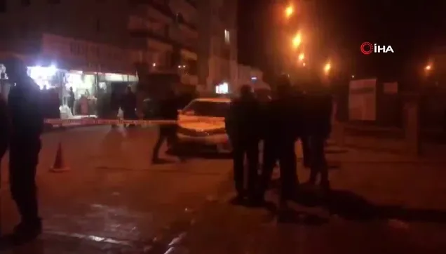 Batman’ın Kozluk ilçesinde taziyeden dönenleri taşıyan araca, husumetlileri tarafından çapraz ateş açıldı