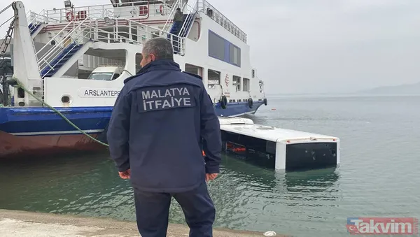 Malatya'da facianın eşiğinden dönüldü! Feribota yolcu taşıyan otobüs baraj gölüne düştü: Yaralılar var - 7