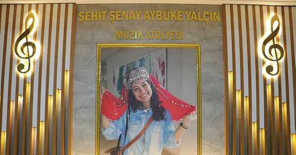 Bebek katilleri güzel sesli öğretmenimizi acımadan katletmişti! Şehit öğretmen Şenay Aybüke Yalçın vefatının 5. yılında kabri başında anıldı!