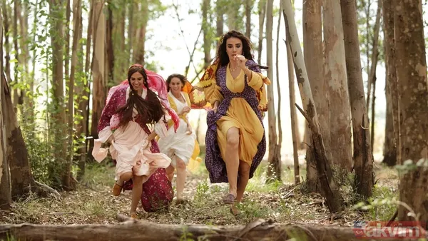 Biri, Büyük Bir Özenle Yetiştirdiği Meyve Bahçesi, Diğeri İse Evlenme Çağına Gelmiş, Birbirinden Güzel Üç Kızı. Kızları, Kasaba Halkından Pek Ayrılmayan, İnsan...