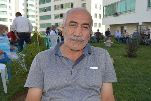 mardinde-evinde-olu-bulunan-uzman-doktor-mehmet-ragip-ekmenin-babasi-tayini-nasip-olmadi-sevilen-bir-kisiymis-cenazede-gorduk-1625835411076.jpg Mardin'de evinde ölü bulunan Uzman Doktor Mehmet Ragıp Ekmen'in babası: Tayini nasip olmadı sevilen bir kişiymiş cenazede gördük-4