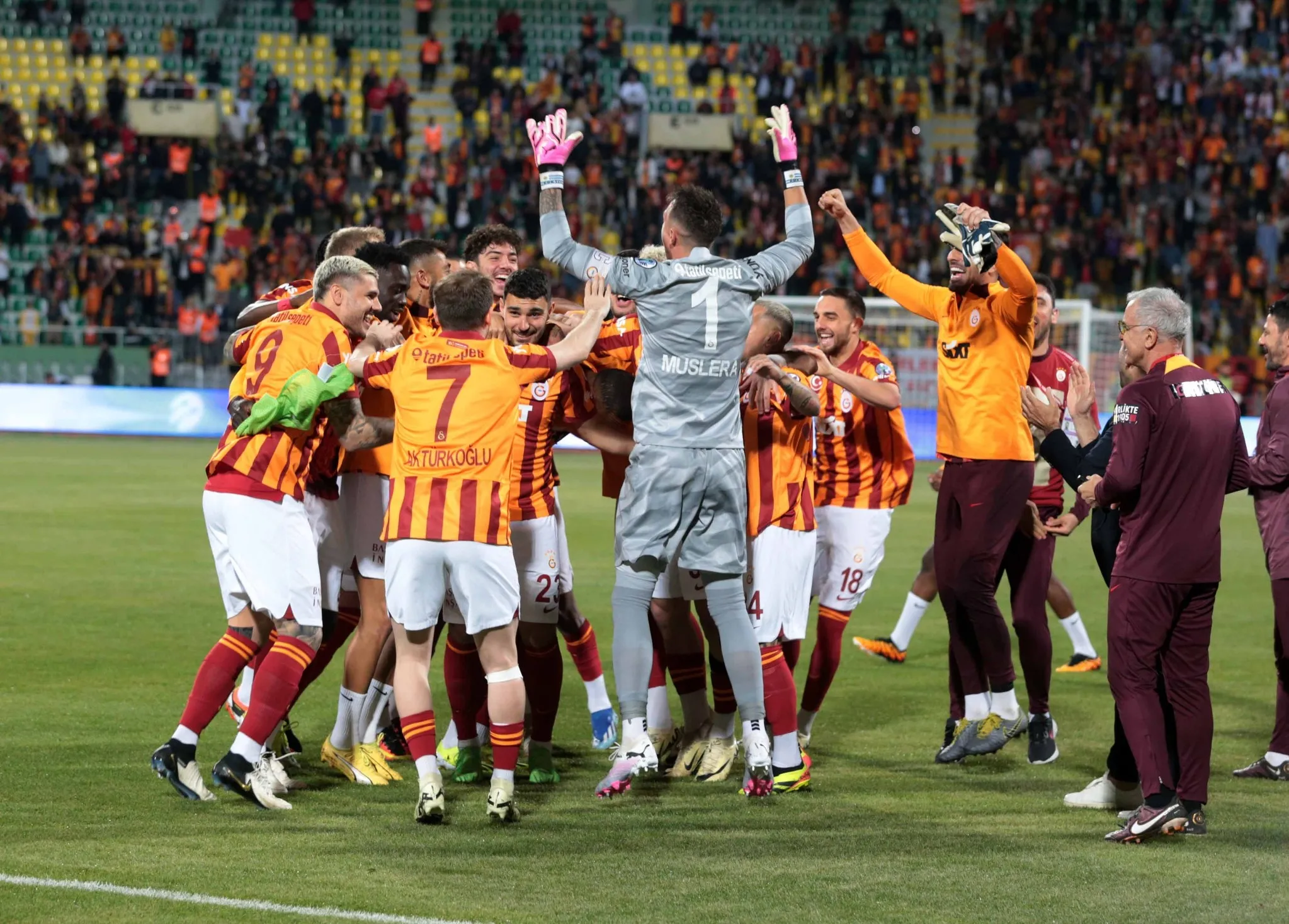 Galatasaray'dan 3 bomba birden! Taraftarlar çıldıracak - 5