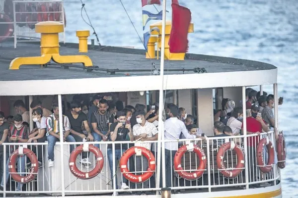 vatandas-salgin-yokmus-gibi-davrandi-bakan-koca-uyardi-birinci-dalga-sahillere-indi-dikkatli-olalim-1596412866247.jpeg Vatandaş salgın yokmuş gibi davrandı, Bakan Koca uyardı: "Birinci dalga sahillere indi dikkatli olalım"-4