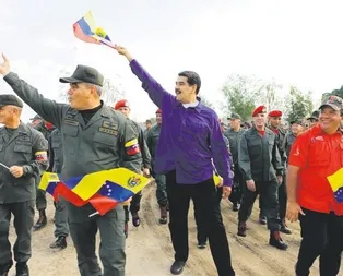 Maduro, komutanları yanına alarak gövde gösterisi yaptı