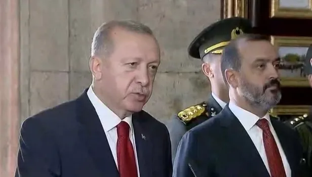 Cumhurbaşkanı Erdoğan Anıtkabir özel defterini imzalayarak Barış Pınarı Harekatı vurgusunda bulundu