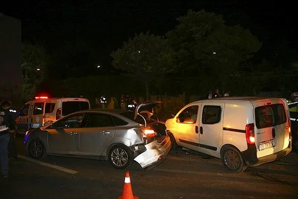 son-dakika-ankarada-polis-uygulama-noktasina-otomobil-daldi-yaralilar-var-1590349754461.jpeg Son dakika: Ankara'da polis uygulama noktasına otomobil daldı! Yaralılar var-2