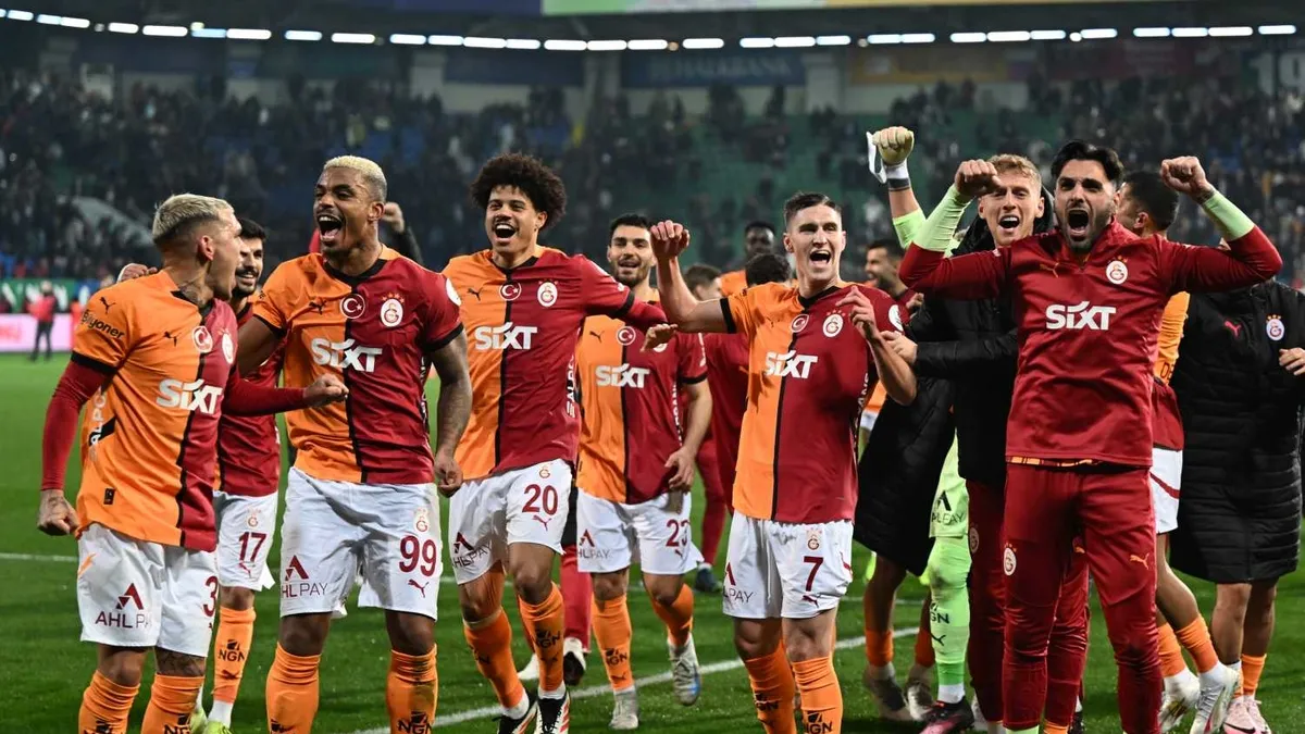 Galatasaray'da ayrılık! Yıldız futbolcu için görüşmeler başladı!